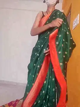 Shivani2002 online show from December 23, 1:49 am