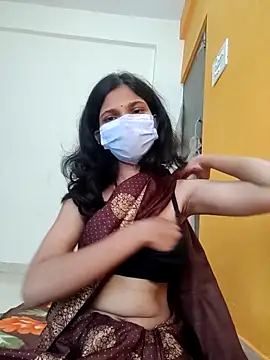 Shivani2002 online show from December 19, 1:31 am