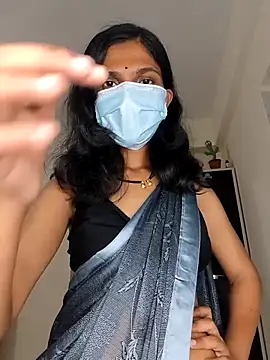 Snapshot of Shivani2002 chatting on May 18, 5:18 pm Shivani2002 online show from May 18, 5:18 pm