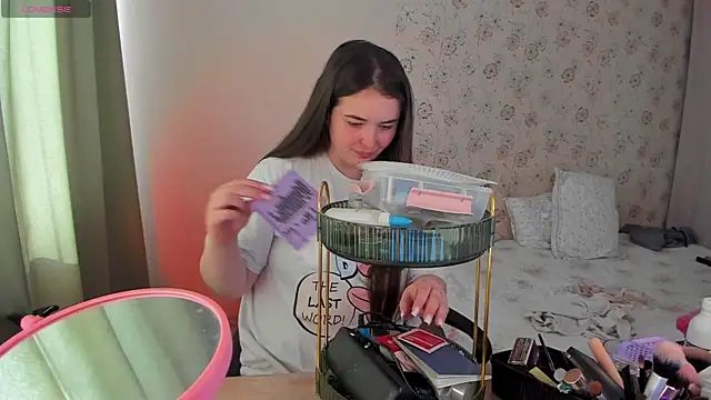 Alice next door online show from April 3, 10:22 am