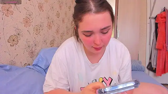 Snapshot of Alice_next_door chatting on June 3, 11:11 am Alice next door online show from June 3, 11:11 am
