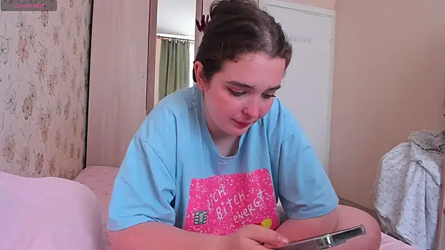 Snapshot of Alice_next_door chatting on June 30, 12:27 pm Alice next door online show from June 30, 12:27 pm