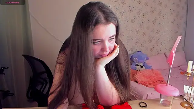 Snapshot of Alice_next_door chatting on April 22, 3:30 pm Alice next door online show from April 22, 3:30 pm