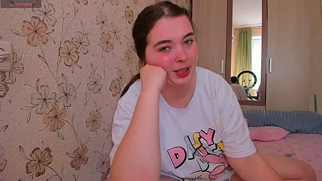 Snapshot of Alice_next_door chatting on May 21, 10:01 am Alice next door online show from May 21, 10:01 am