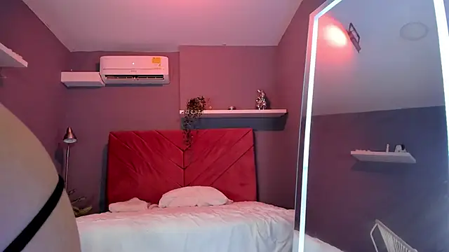 Snapshot of cinnia_ chatting on February 2, 12:04 pm cinnia online show from February 2, 12:04 pm