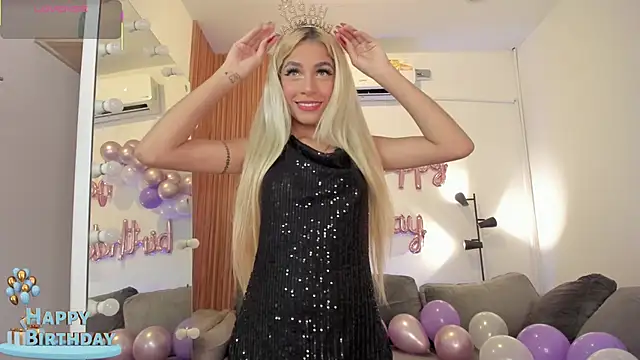 Snapshot of cinnia_ chatting on February 21, 11:23 am cinnia online show from February 21, 11:23 am