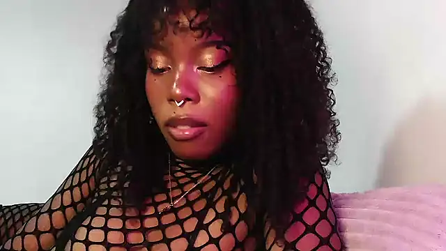 Snapshot of SparklingSoleil chatting on November 20, 2:18 pm SparklingSoleil online show from November 20, 2:18 pm