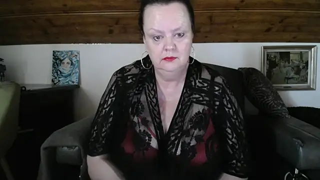 Snapshot of TiffanyMature chatting on June 18, 7:29 am TiffanyMature online show from June 18, 7:29 am