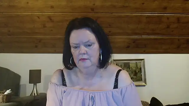 Snapshot of TiffanyMature chatting on October 18, 9:50 pm TiffanyMature online show from October 18, 9:50 pm