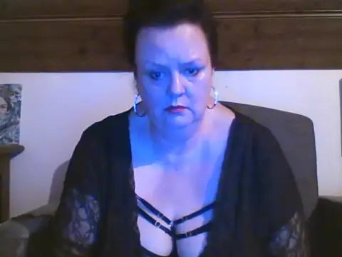 TiffanyMature online show from April 2, 8:37 pm