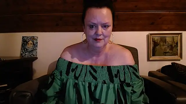 Snapshot of TiffanyMature chatting on June 15, 8:08 pm TiffanyMature online show from June 15, 8:08 pm
