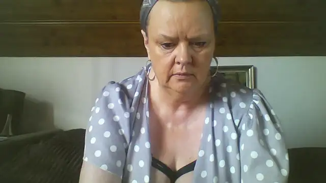 Snapshot of TiffanyMature chatting on September 13, 7:08 am TiffanyMature online show from September 13, 7:08 am