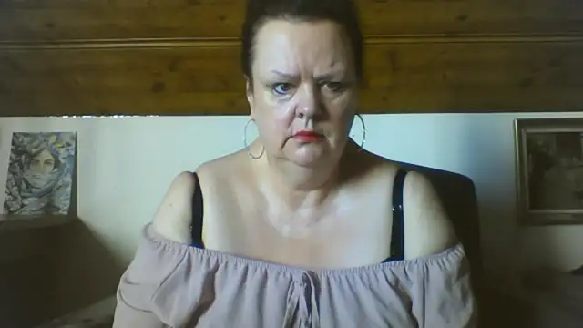 TiffanyMature online show from March 17, 8:17 am