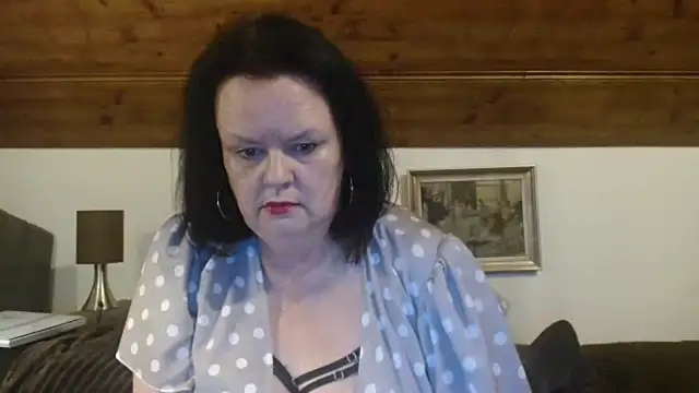 Snapshot of TiffanyMature chatting on October 4, 10:11 pm TiffanyMature online show from October 4, 10:11 pm