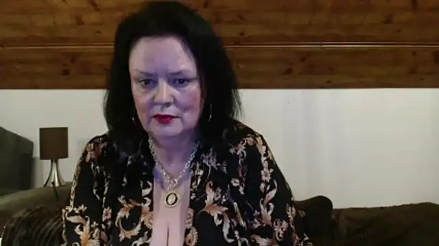 TiffanyMature online show from November 7, 10:24 pm