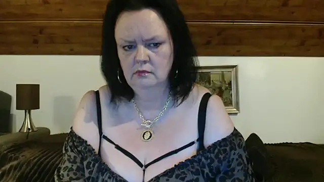Snapshot of TiffanyMature chatting on September 30, 8:37 pm TiffanyMature online show from September 30, 8:37 pm