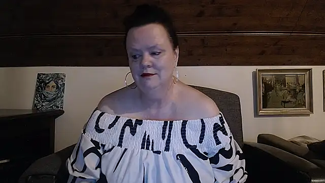 TiffanyMature online show from May 21, 7:06 am