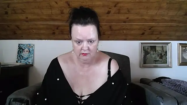 Snapshot of TiffanyMature chatting on July 8, 2:07 pm TiffanyMature online show from July 8, 2:07 pm