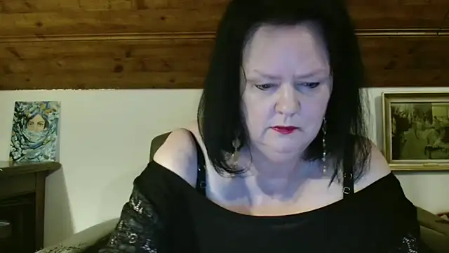 TiffanyMature online show from February 8, 9:01 pm