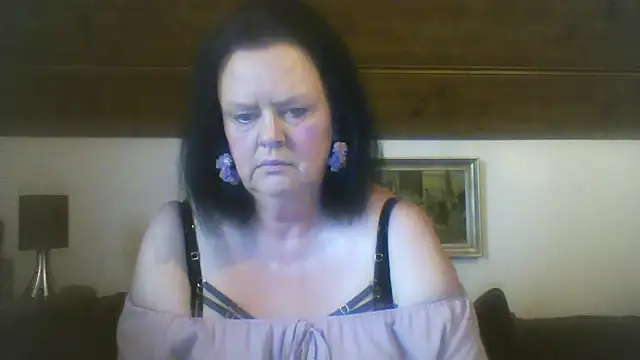 Snapshot of TiffanyMature chatting on September 18, 2:20 pm TiffanyMature online show from September 18, 2:20 pm