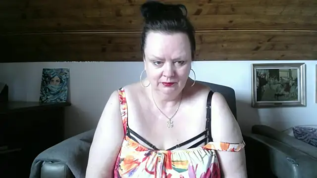 TiffanyMature online show from May 9, 2:09 pm