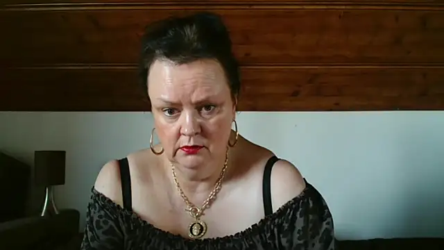 TiffanyMature online show from November 12, 11:36 am