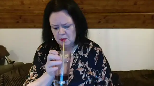 TiffanyMature online show from November 8, 10:46 pm