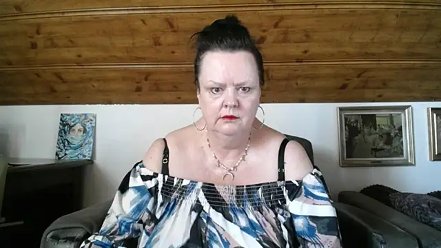 TiffanyMature online show from June 1, 7:19 am