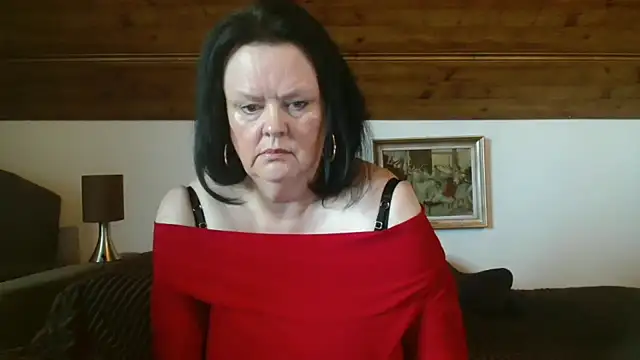 Snapshot of TiffanyMature chatting on October 15, 8:33 am TiffanyMature online show from October 15, 8:33 am
