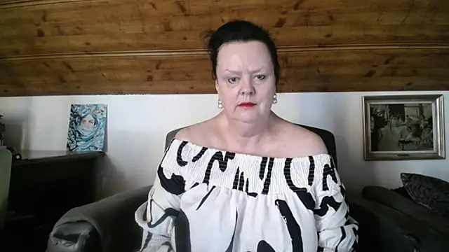Snapshot of TiffanyMature chatting on June 17, 7:08 am TiffanyMature online show from June 17, 7:08 am