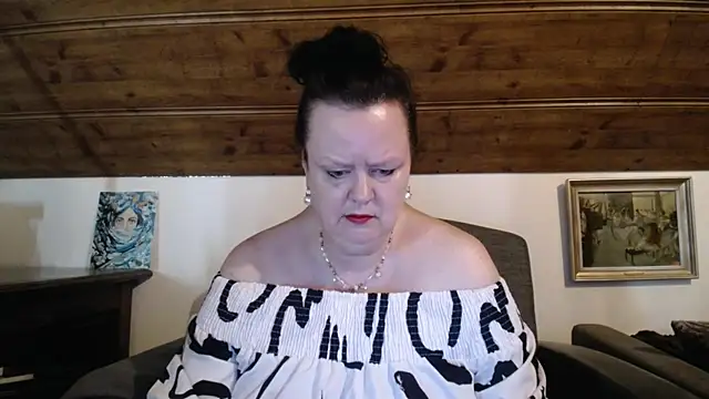 TiffanyMature online show from May 29, 8:31 am