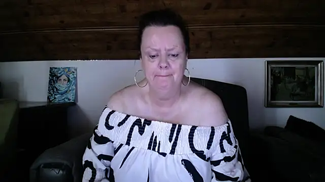 Snapshot of TiffanyMature chatting on June 30, 10:26 am TiffanyMature online show from June 30, 10:26 am