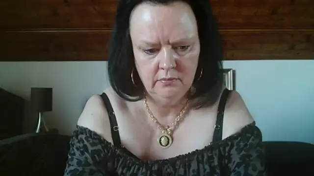 Snapshot of TiffanyMature chatting on September 27, 8:42 am TiffanyMature online show from September 27, 8:42 am