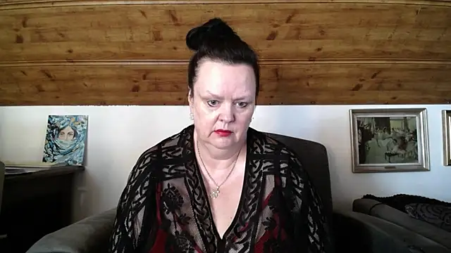 Snapshot of TiffanyMature chatting on July 10, 7:08 am TiffanyMature online show from July 10, 7:08 am