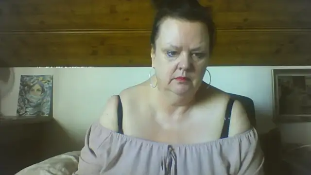 TiffanyMature online show from April 15, 8:09 am