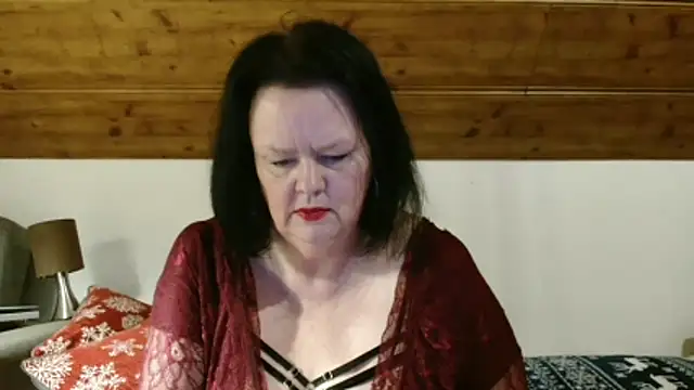 TiffanyMature online show from December 14, 9:20 pm