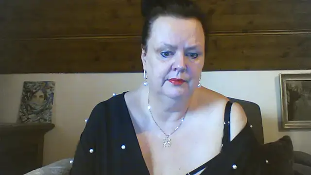 TiffanyMature online show from April 20, 8:17 am