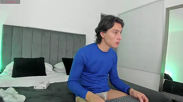 Snapshot of AlexanderHall chatting on September 21, 7:41 pm AlexanderHall online show from September 21, 7:41 pm