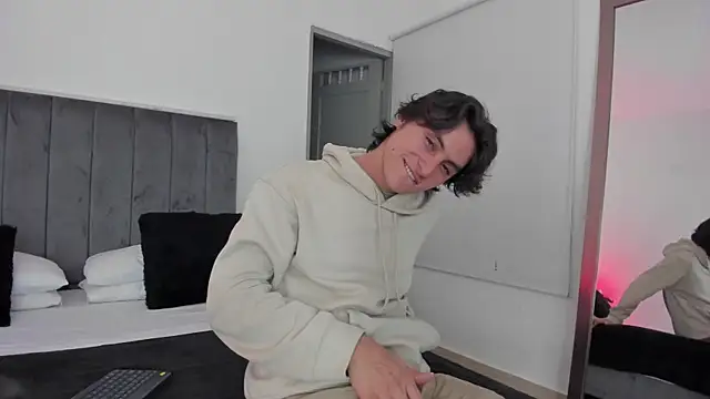 Snapshot of AlexanderHall chatting on September 18, 12:57 am AlexanderHall online show from September 18, 12:57 am