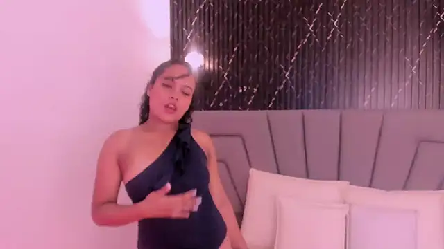 ValeriaJulio  online show from September 29, 11:49 am
