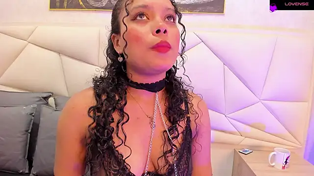 ValeriaJulio  online show from February 12, 12:10 am