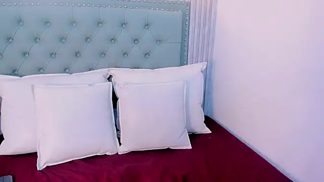 ValeriaJulio  online show from October 7, 5:58 pm