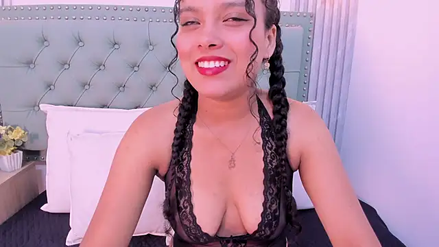 ValeriaJulio  online show from November 19, 7:25 pm