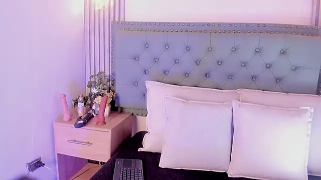 ValeriaJulio  online show from October 29, 7:24 pm