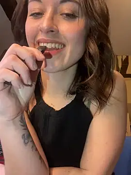 Snapshot of Toto-pika chatting on February 24, 12:06 pm Toto-pika online show from February 24, 12:06 pm