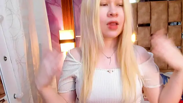 Melody Lolii online show from November 3, 6:00 pm