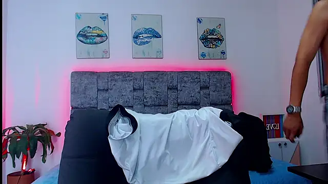 Snapshot of dirty_model chatting on September 15, 3:18 am dirty model online show from September 15, 3:18 am