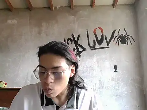 dirty model online show from April 7, 7:37 pm