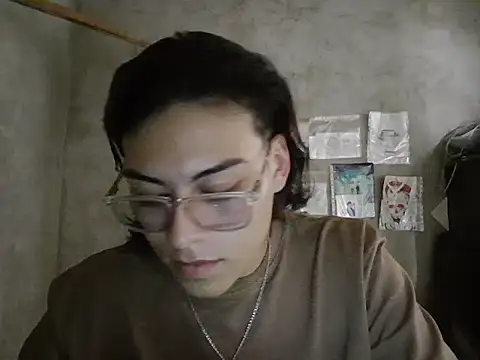dirty model online show from April 28, 5:28 pm