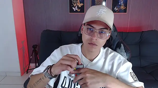 dirty model online show from February 19, 7:00 pm